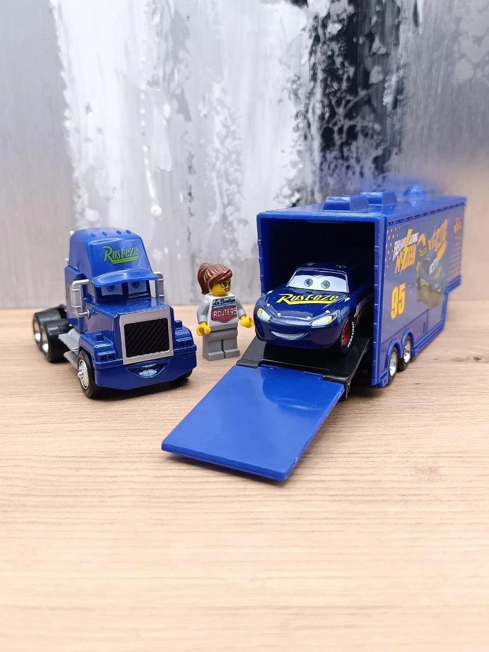 Camion Cars Flash McQueen + auto – Nieuw speelgoed – photo 2